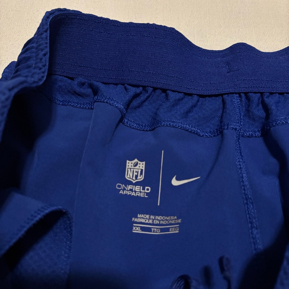 Men’s Nike On-Field Apparel Buffalo Bills Shorts - Picture 4 of 11